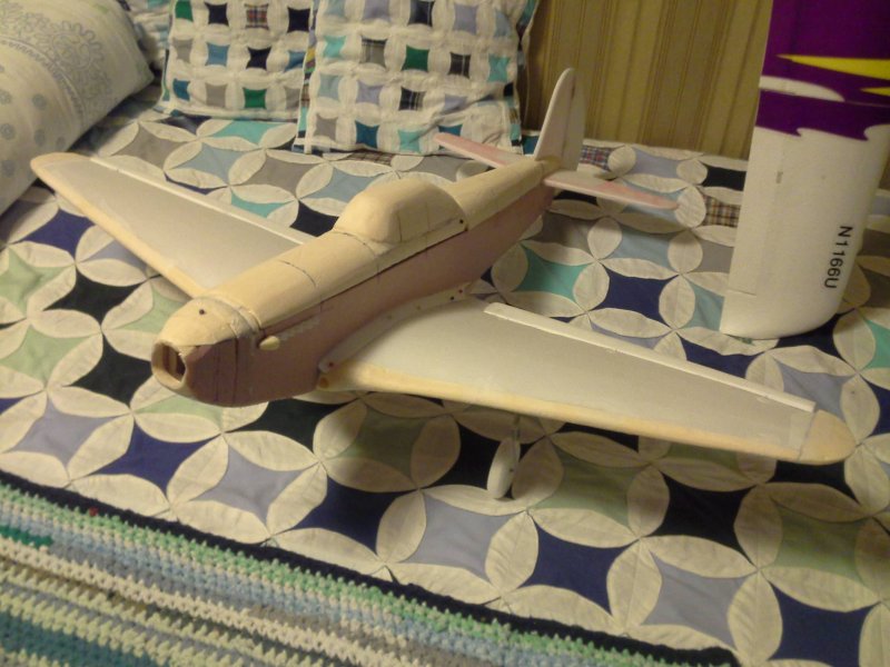 Игрушечный деревянный самолет