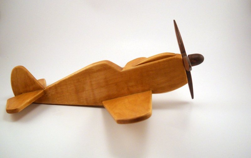 Игрушка самолет деревянный