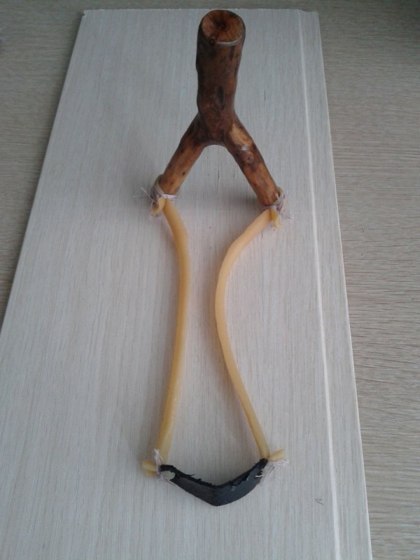 Поделка "Сокол хэви" рогатка из дерева и труб ПВХ