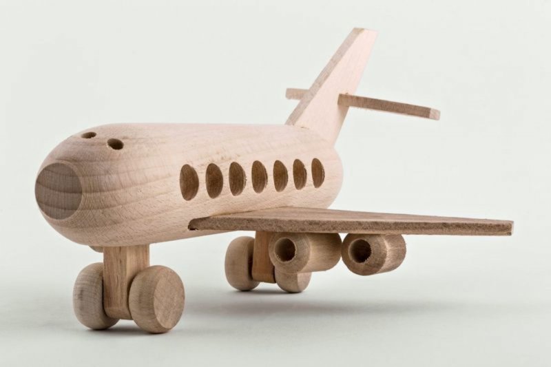 Детский деревянный самолет