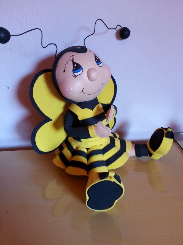 Игрушка пчела из фетра