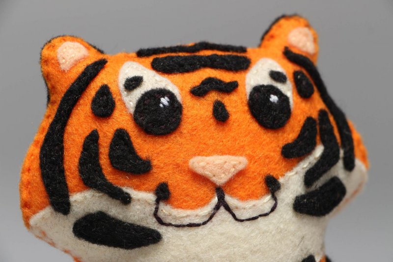 Мягкая игрушка тигр из фетра