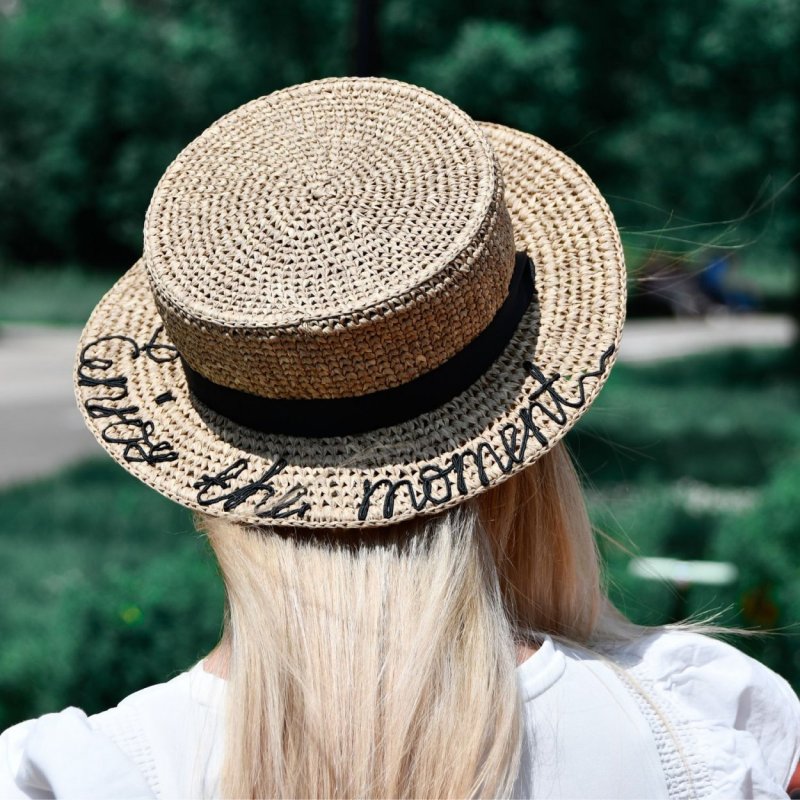 Оригинальная шляпка в садик