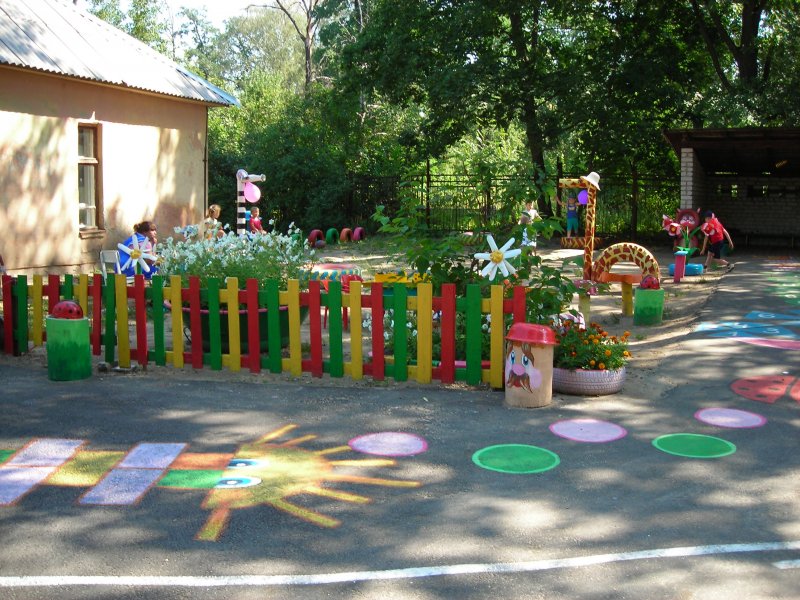 Летнее украшение участка в детском саду