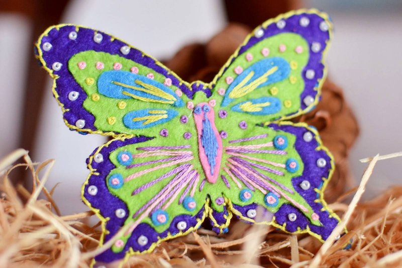 Подделка в детский сад про бабочку
