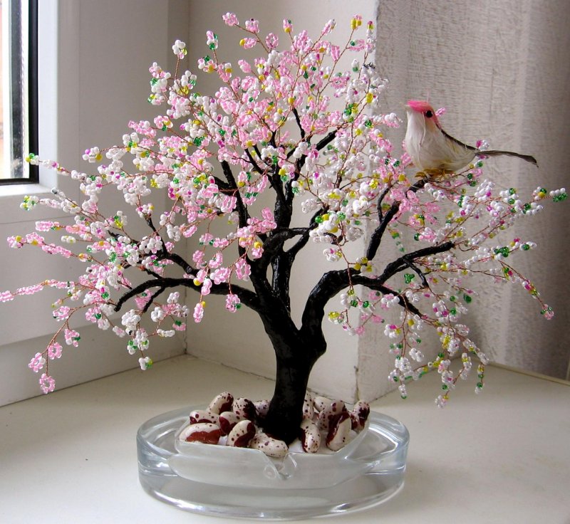 Дерево с бумажными цветами