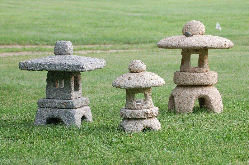 Камни из цемента для японского сада