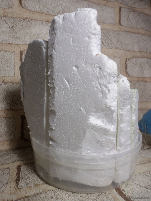 Декоративный фонтан из пенопласта и цемента