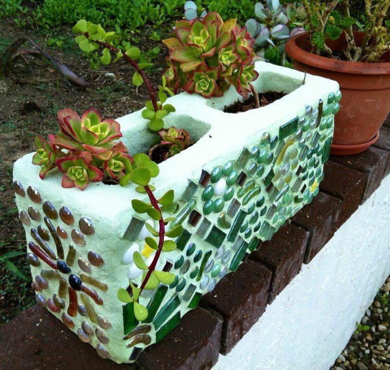 Цемент и пенопласт для сада