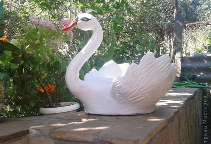 Садовая фигура "лебедь Фиби"