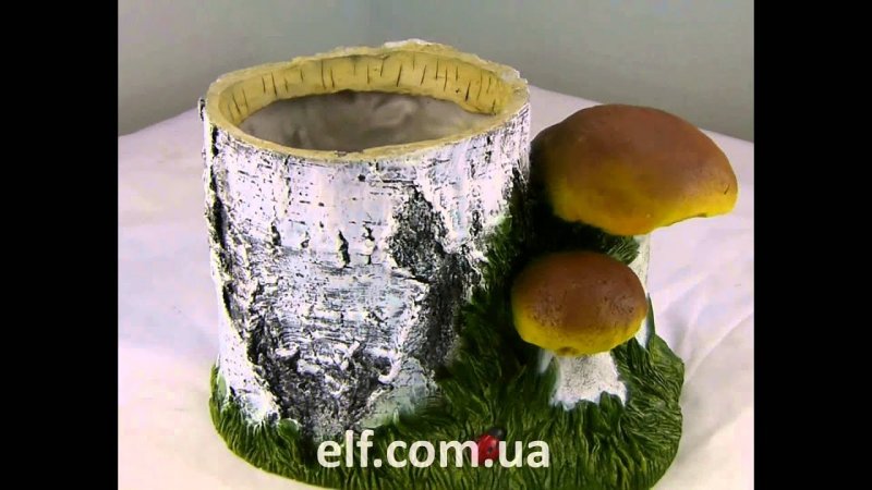 Большой гриб из цемента