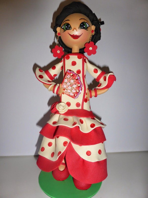 Кукла из фоамирана в национальном костюме