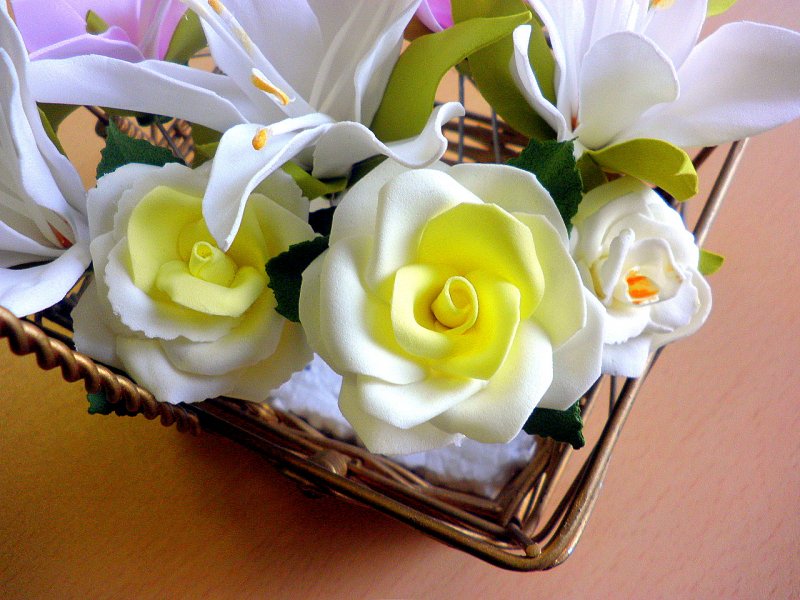 Цветы из фоамирана с конфетами