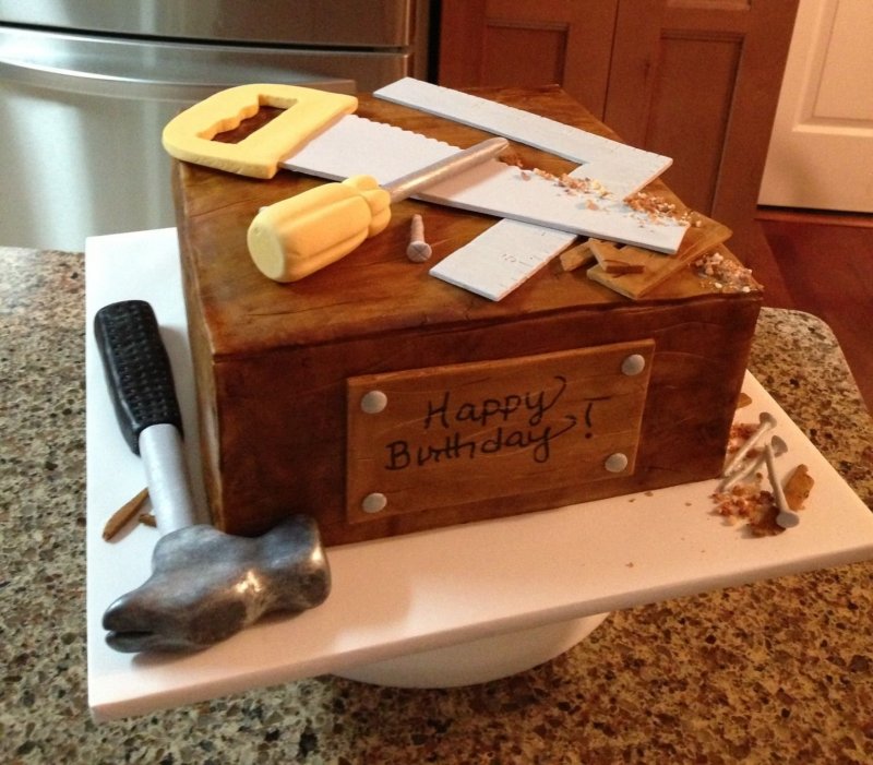 Торт в виде ящика с инструментами