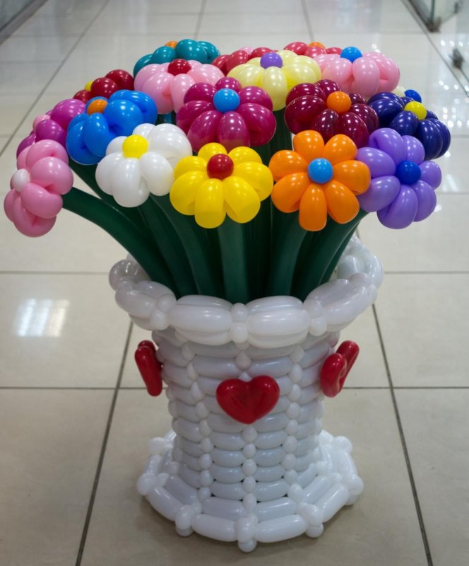 Корзина с цветами из шаров