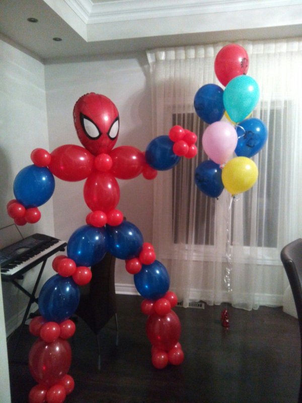 Человек паук из шаров