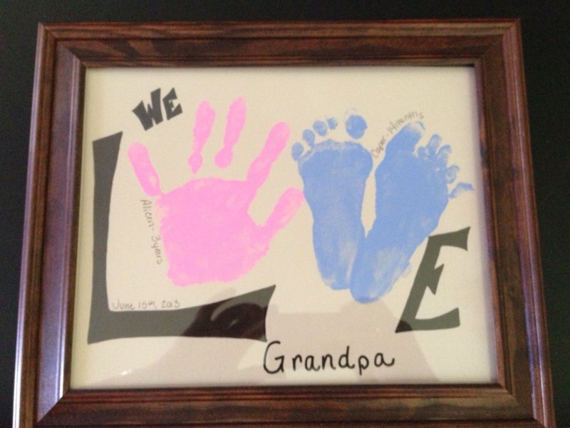 Рисунок на день рождения бабушке от внука отпечатками рук