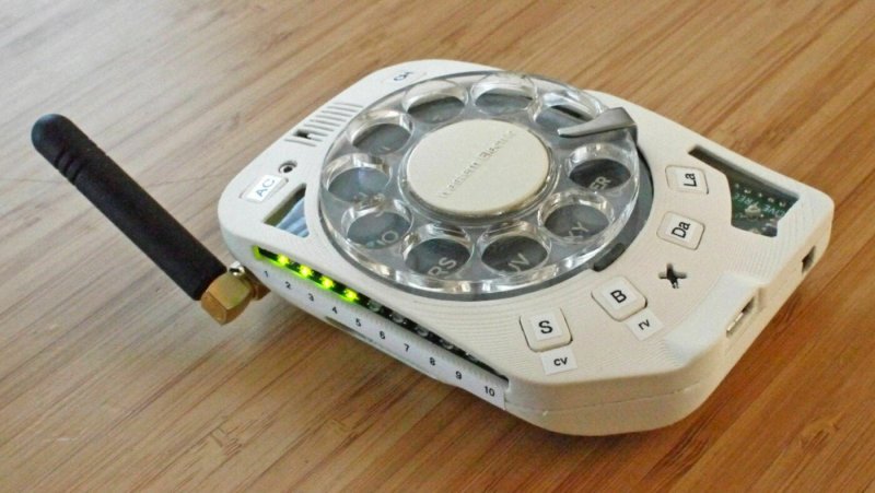 Современный дисковый телефонный аппарат