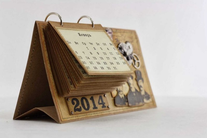 Настольный календарь из бумаги
