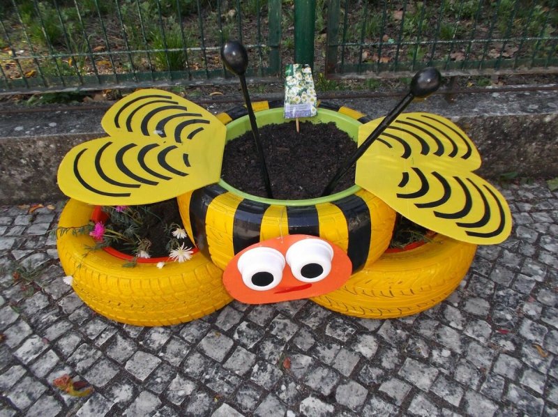 Пчела из колес