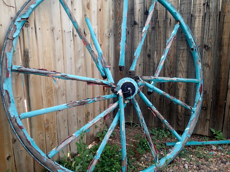 Из велосипедных колес на даче
