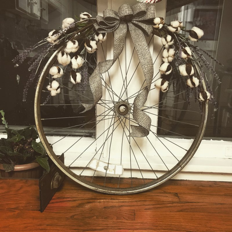Декор из велосипедного колеса