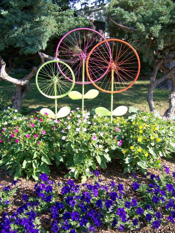 Велосипед в саду декор для сада