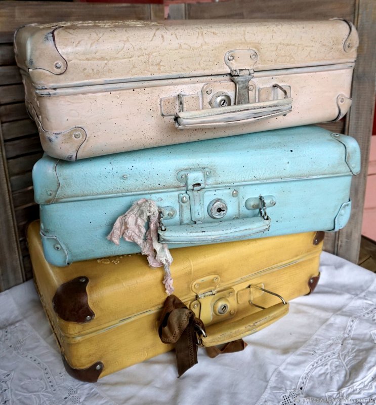 Домик из старого чемодана
