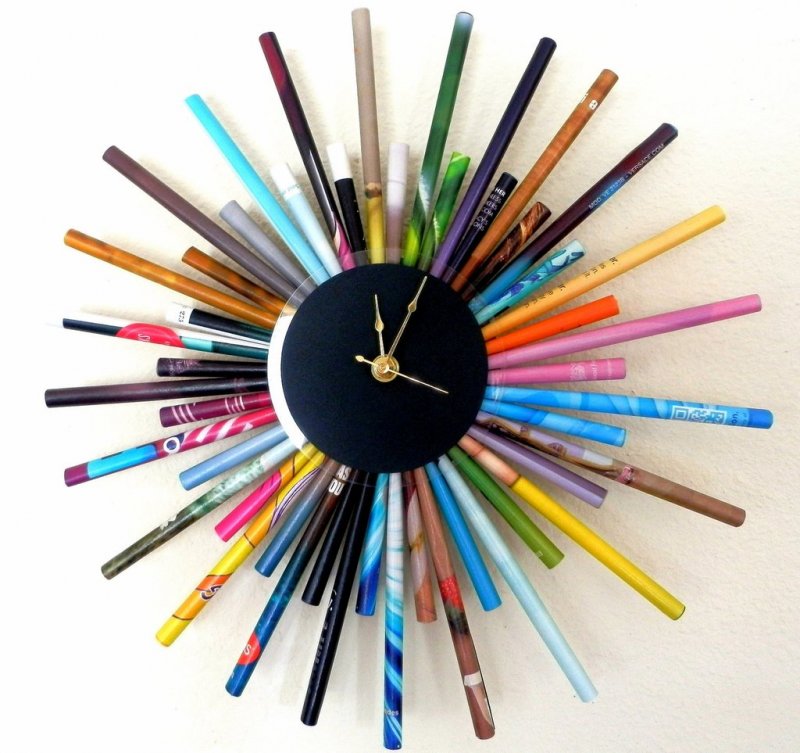 Настенные часы из карандашей