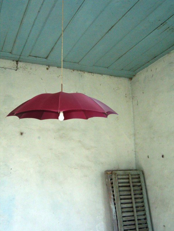 Старые зонты на даче