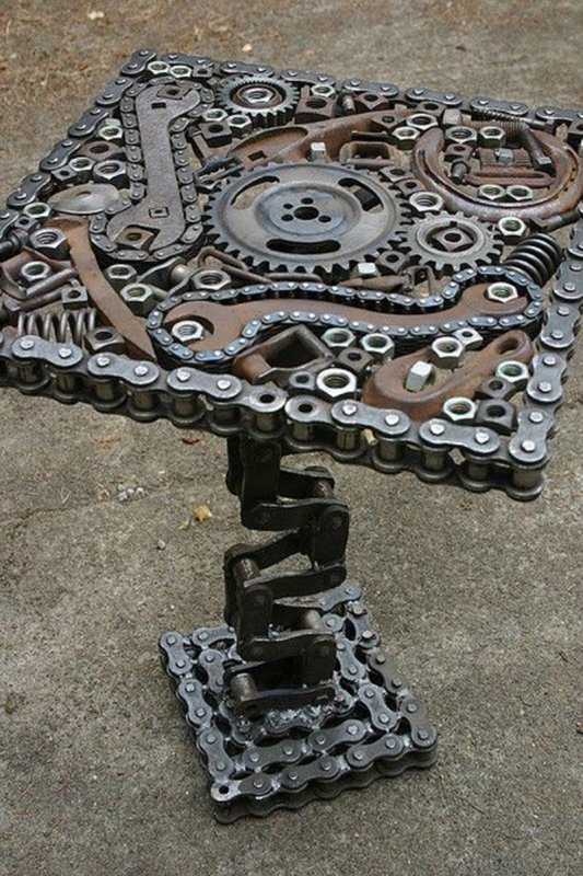 Стол из металлолома