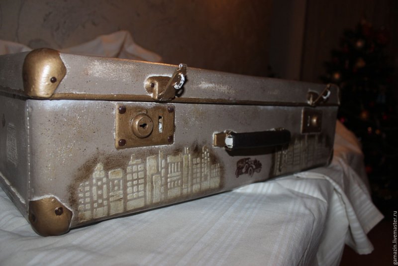 Декор старых чемоданов