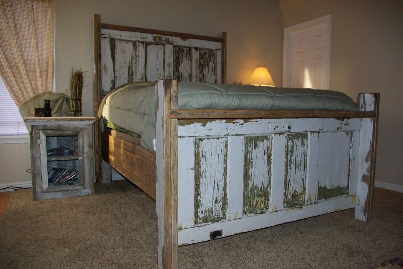 Старая кровать