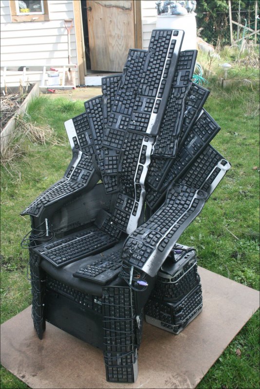Игра престолов главный трон из клавиатур