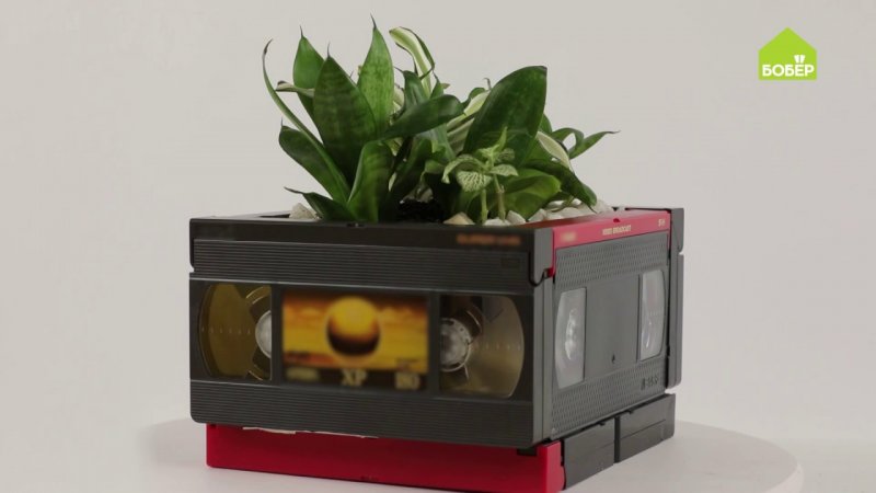 Горшки для цветов из видеокассет