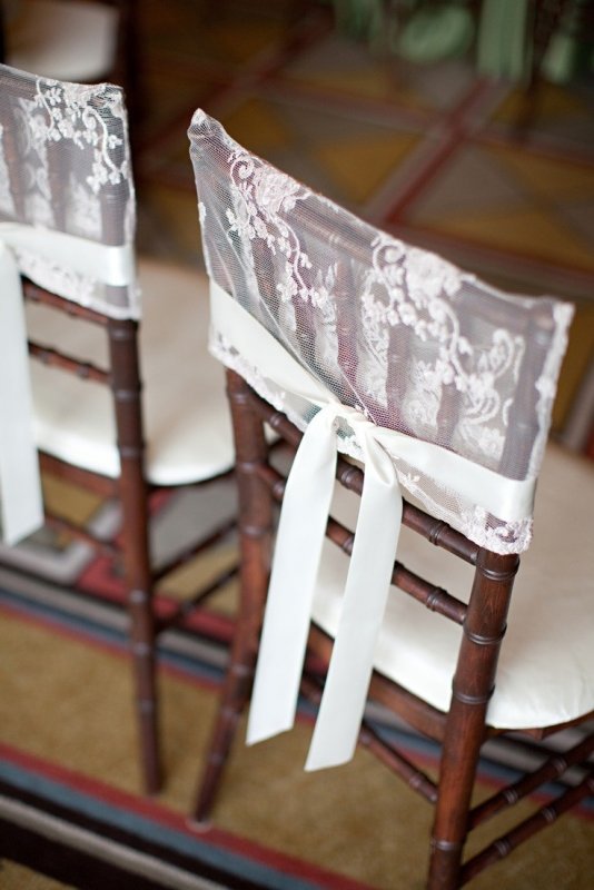 Декор стульев чехлами из ткани