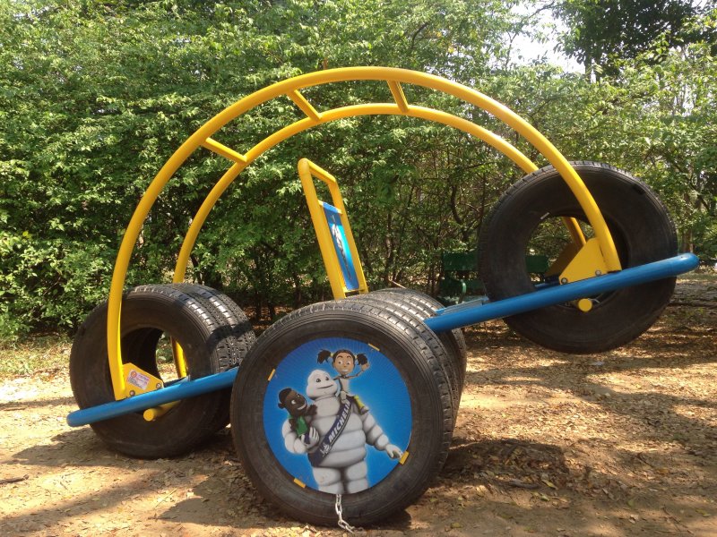 Детская площадка из колес