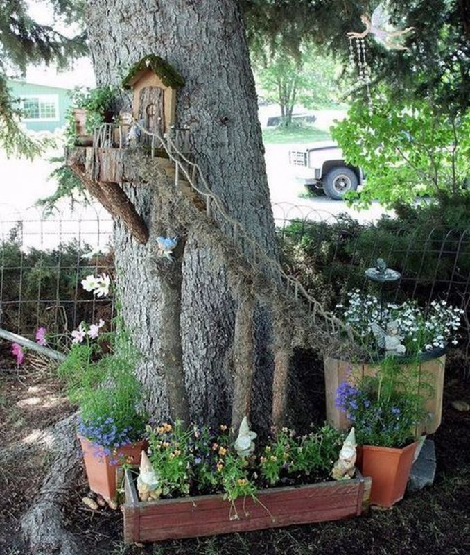 Декор сухого дерева в саду