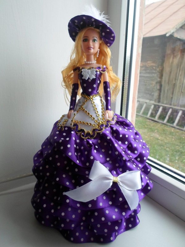Платье для куклы из атласных лент