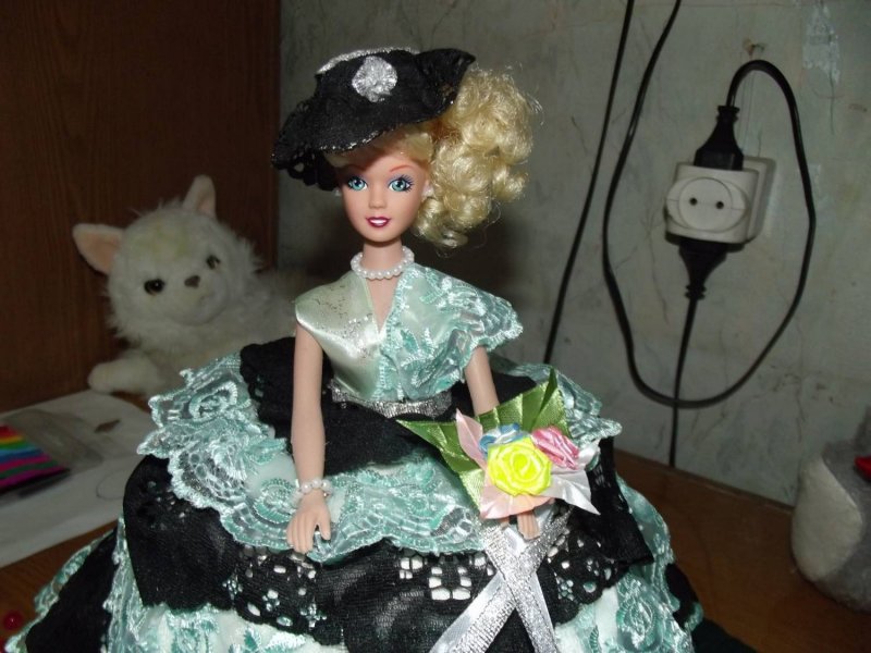 Шкатулка из сломанной куклы Барби