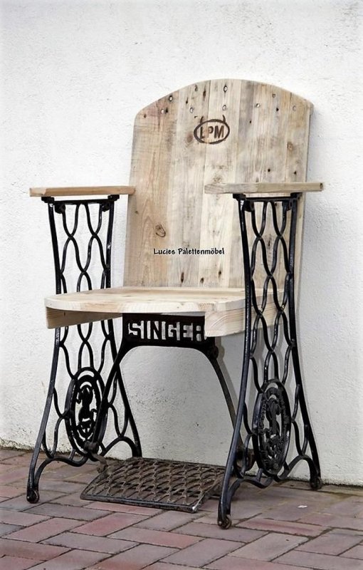 Кресло из станины Зингер