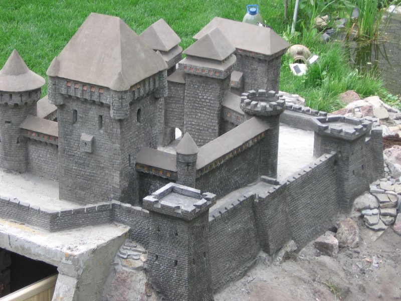 Средневековый замок из камня