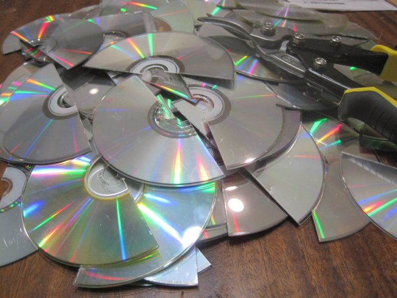 Часы из компакт дисков