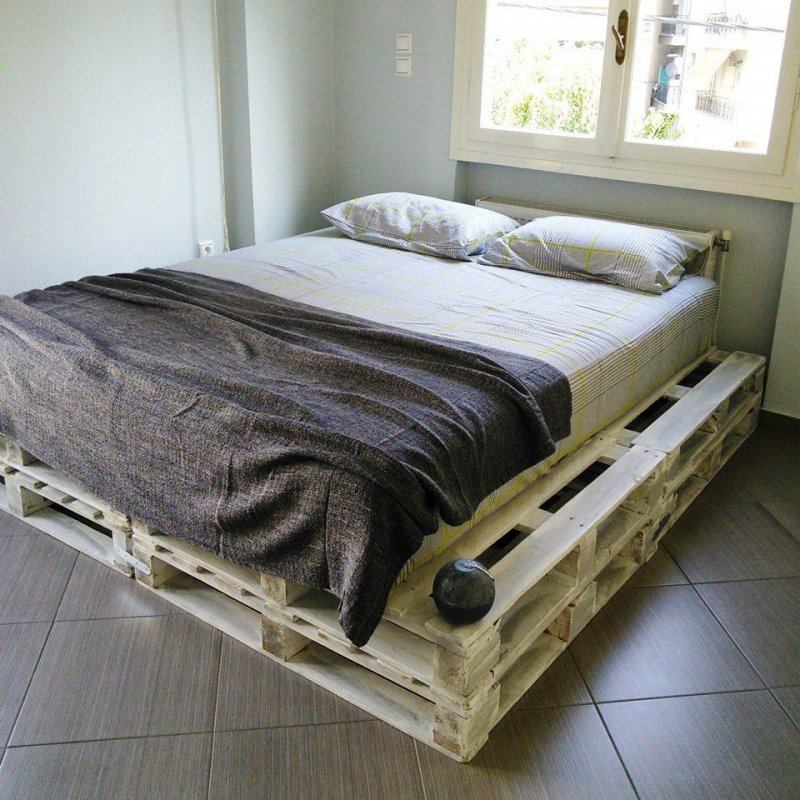Раздвижная кровать из поддонов