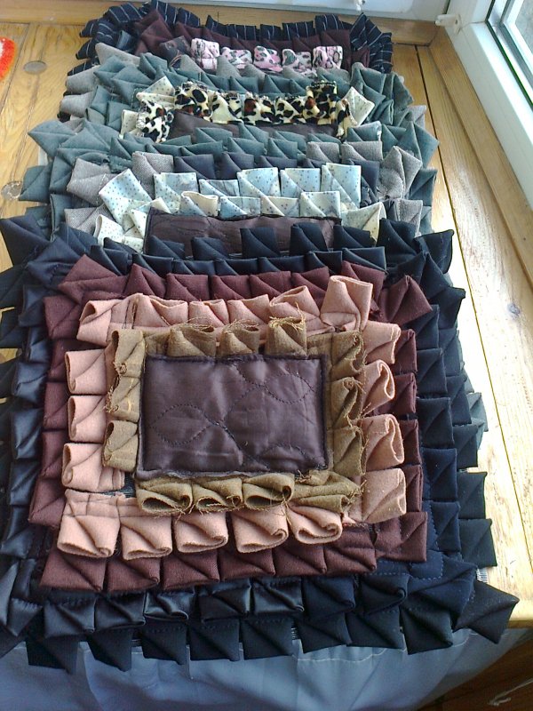 Объемный коврик из ткани