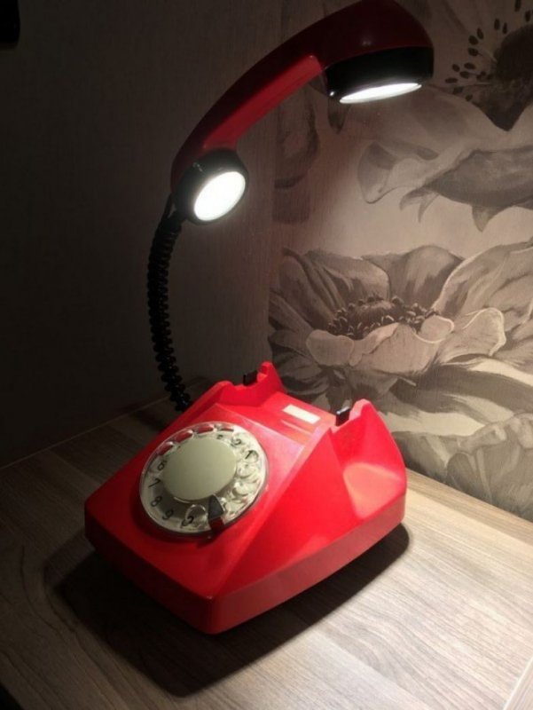 Светильник из старого телефона