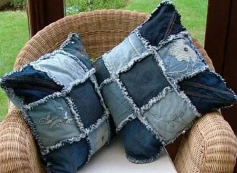 Подушки из джинсовой ткани