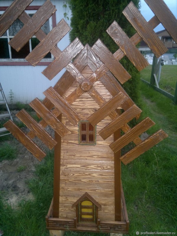 Декоративные мельницы из дерева