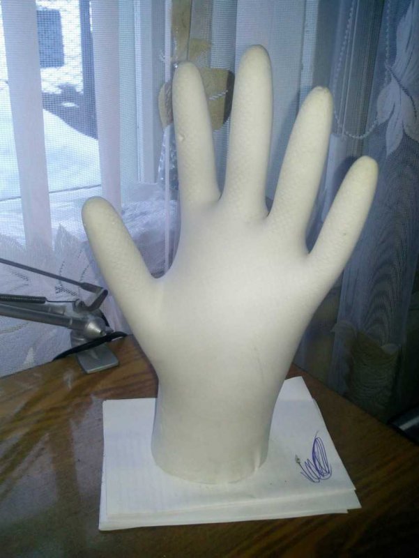 Скульптура руки из гипса