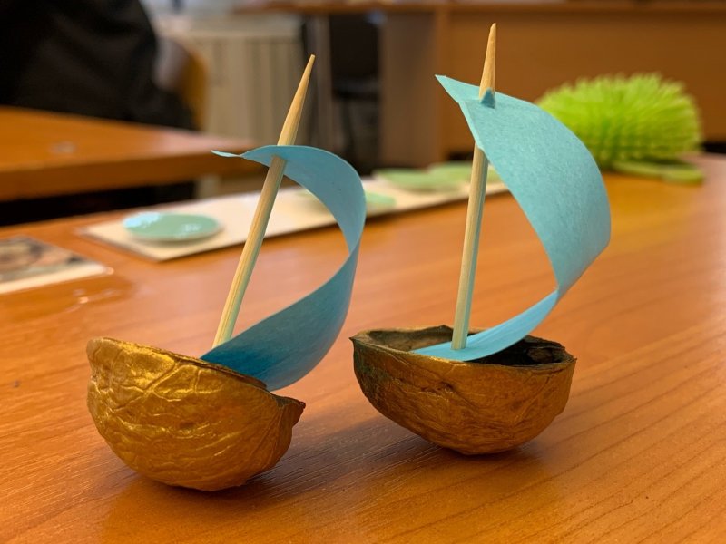 Кораблик двухпарусный оригами из бумаги